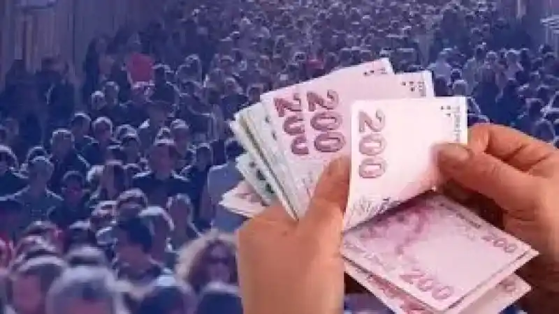 <p>Asgari Ücret Tespit Komisyonu, 1 Temmuz 2023'te brüt 13 bin 414, net 11 bin 402 lira olarak belirlenen yeni asgari ücreti kararlaştırdı. Temmuz istatistiklerine göre, işçilerin sendikalaşma oranı %14,7, memurlarda ise %74,54 oldu.</p>
<p><strong>Ulusal ve Uluslararası İşçi Konferansları</strong></p>
<p>Uluslararası Çalışma Örgütü'nün 111. Uluslararası Çalışma Konferansı, İsviçre'nin Cenevre şehrinde gerçekleşti. Türkiye, konferansta TÜRK-İŞ ve TİSK temsilcileriyle temsil edildi.</p>
