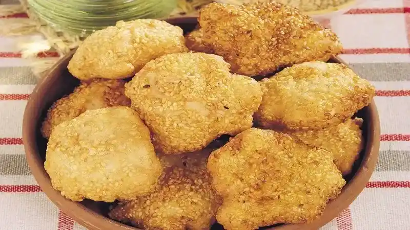 Lezzetiyle anne pişisini geride bırakan tarif: Simit tadında susamlı pişi!