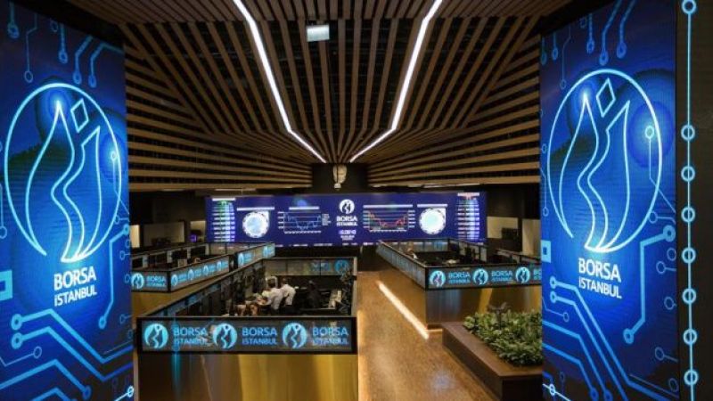 <p><strong>YATIRIMCI SAYISINDA PATLAMA YAŞANDI:</strong> Merkezi Kayıt Kuruluşu (MKK) bir veri açıklamıştı. Buna göre, 2024 yılı Mart sonu kapanış verileri itibarıyla pay senedi bakiyeli yatırımcı sayısı son 1 yılda yüzde 93,75 artarak 8 milyon 225 bin 125 kişi oldu.</p>