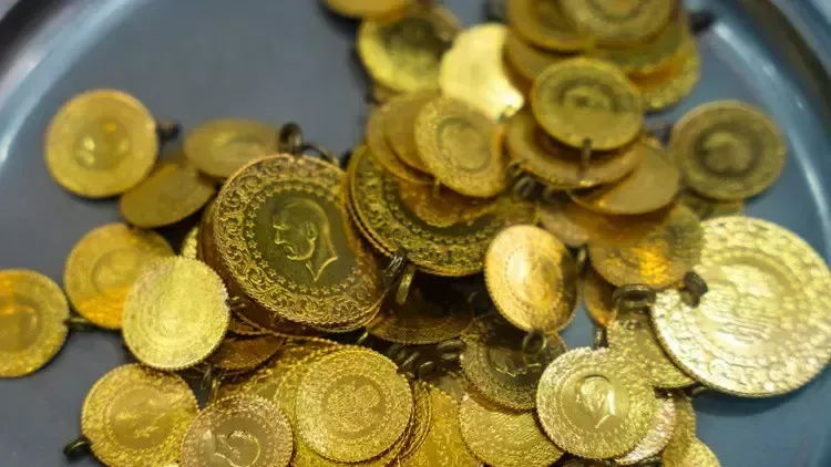 <p>2420 dolar seviyesinin takip edileceğini belirten Memiş, bu noktada gram altının da 2750-2800 lira bandında alım fırsatları sunduğunu söyledi. Gram altında eylül ayında 2880 lira direncinin izlenmesi gerektiğini belirten Memiş, 2800 lira altındaki seviyelerde alım pozisyonuna geçmenin mantıklı olacağını vurguladı.</p>