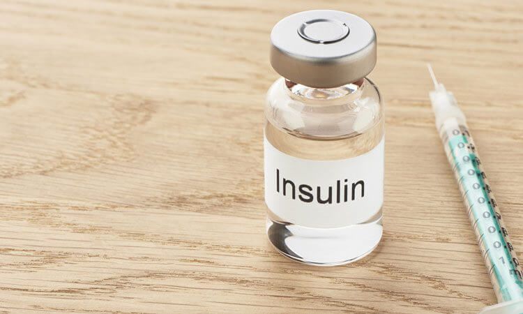 <p>Çin'in Shandong Üniversitesi tarafından yürütülen kapsamlı bir araştırma, insülin direncinin kadınlarda 26 farklı hastalığın riskini artırdığı ve erken ölümle ilişkilendirildiğini ortaya koydu. Araştırma sonuçları, kadınlarda insülin direncinin sağlık üzerindeki etkilerini daha iyi anlamak için önemli bir buluş olarak değerlendiriliyor.</p>