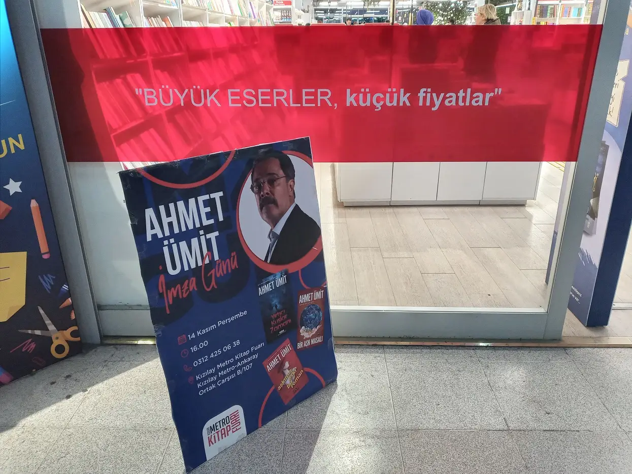 Ahmet Ümit Imza Günü Kızılay Metro Kitap Fuarı (1)