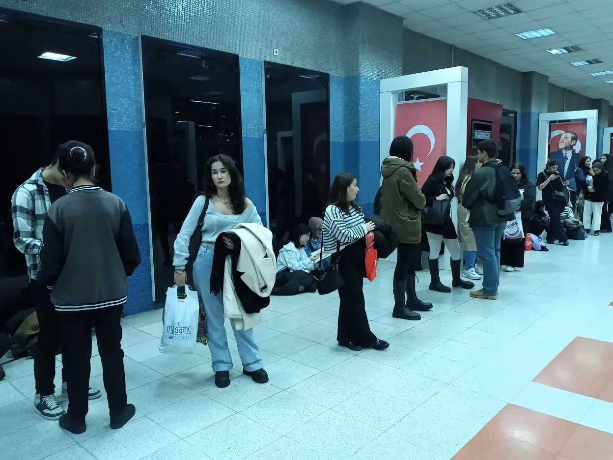 Ahmet Ümit Imza Günü Kızılay Metro Kitap Fuarı (3)