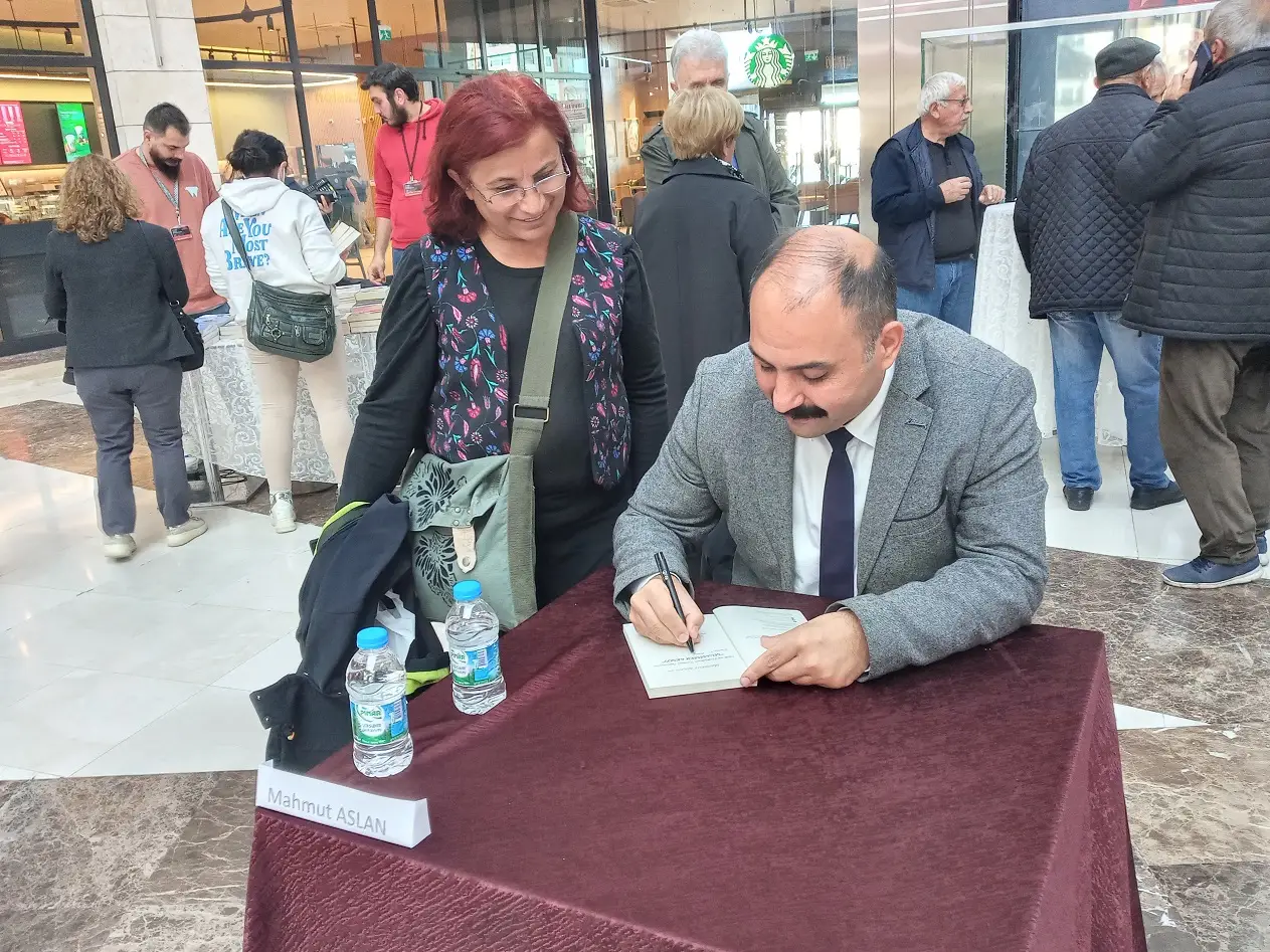 Mamak Edebiyat Günleri Imza Nata Vega Mahmut Aslan (1)