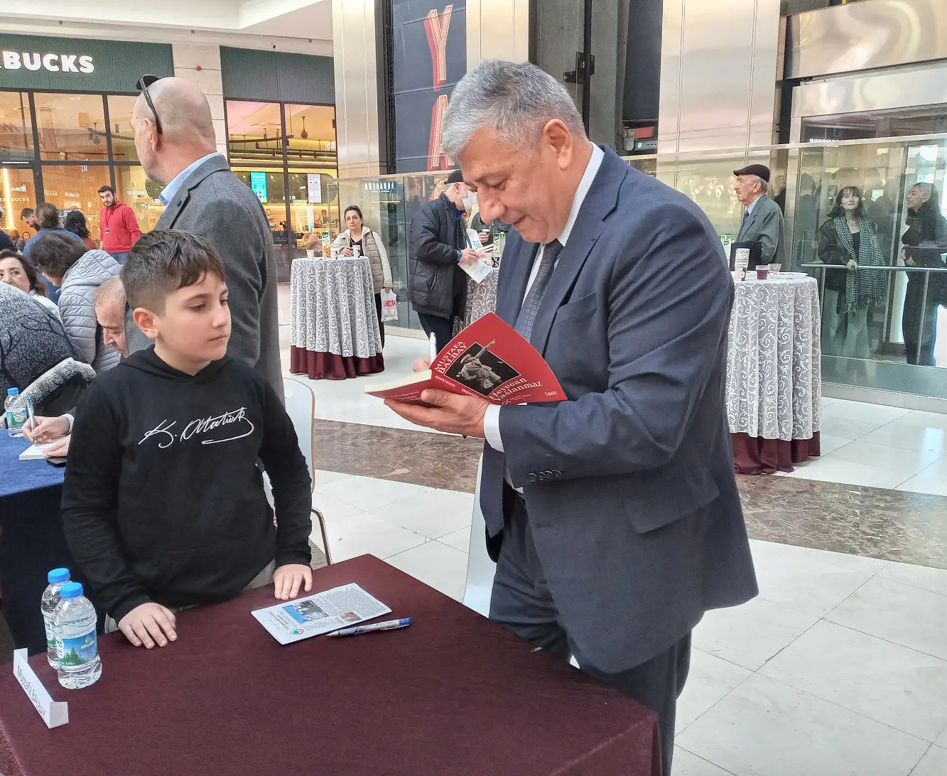 Mamak Edebiyat Günleri Imza Nata Vega Mustafa Balbay