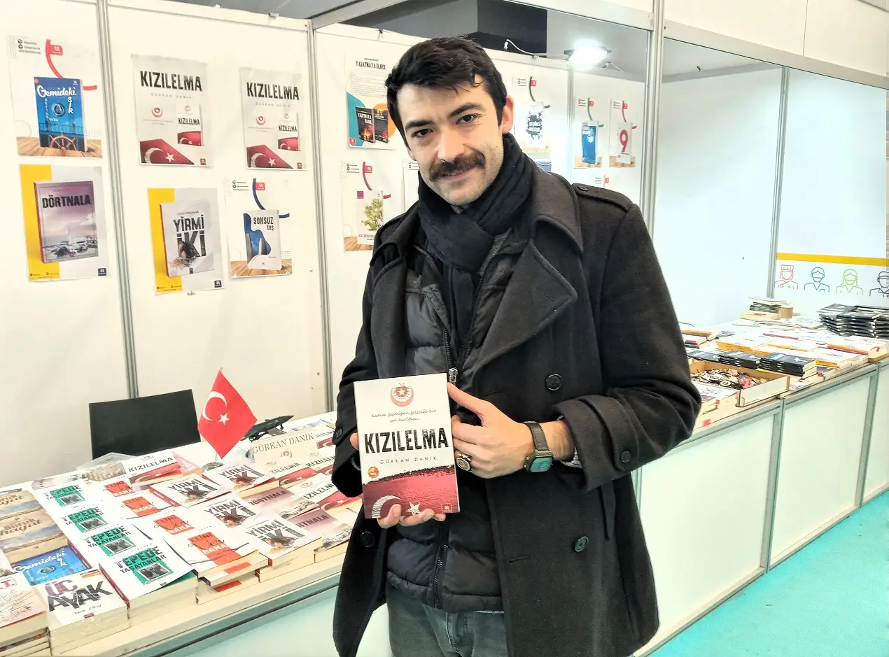 Kızılelma Kitabının Yazarı Gürkan Danık Ankara Kitap Fuarı (5)