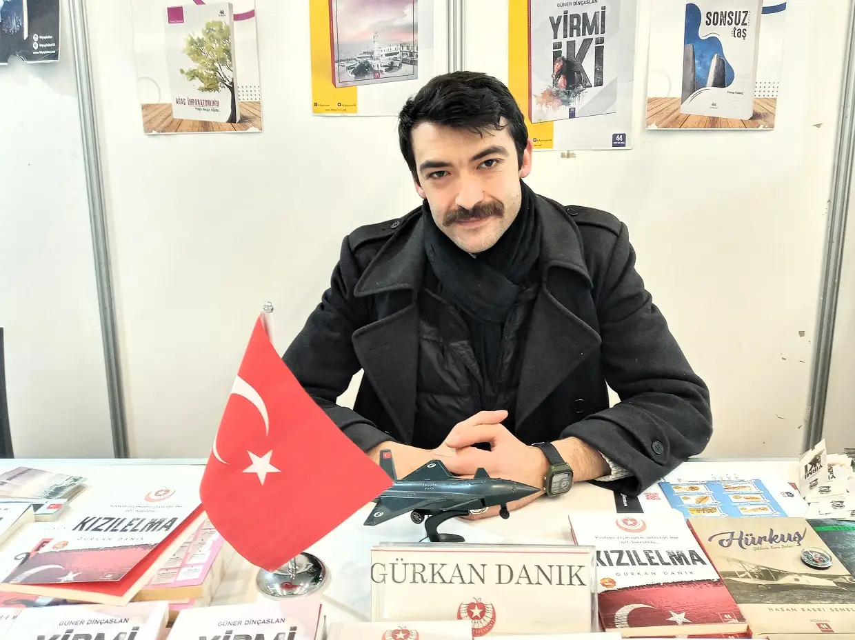 Kızılelma Kitabının Yazarı Gürkan Danık Ankara Kitap Fuarı (6)