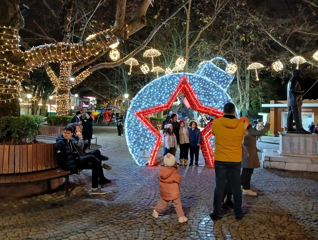 Yeni Yıl Yılbaşı Tunalıhilmi Kuğulupark Noel Baba Ren Geyiği Kızak (8)