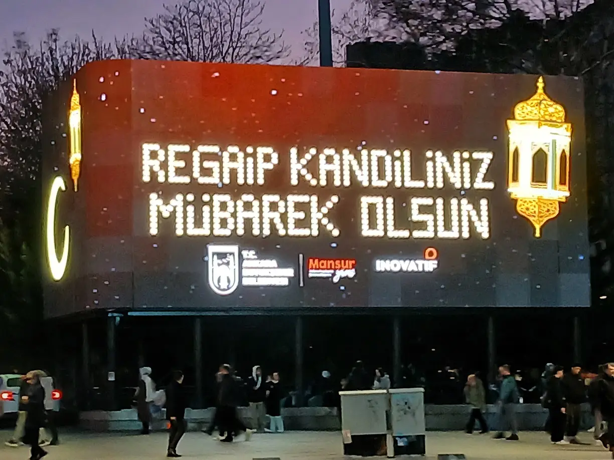 Abb Kızılay Metro Dev Ekran Regaip Kandili