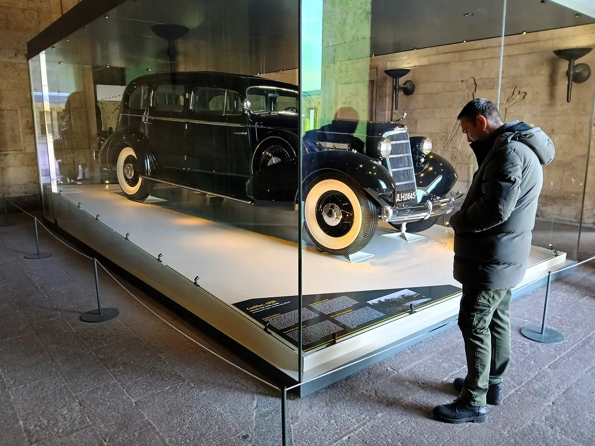 Anıtkabir Atatürk Cadillac Siyah Zırhlı Limuzin Makam Aracı Sergi Işbank (2)