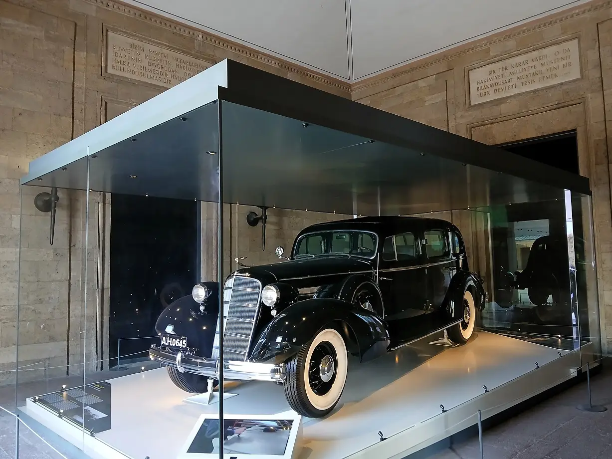 Anıtkabir Atatürk Cadillac Siyah Zırhlı Limuzin Makam Aracı Sergi Işbank (5)