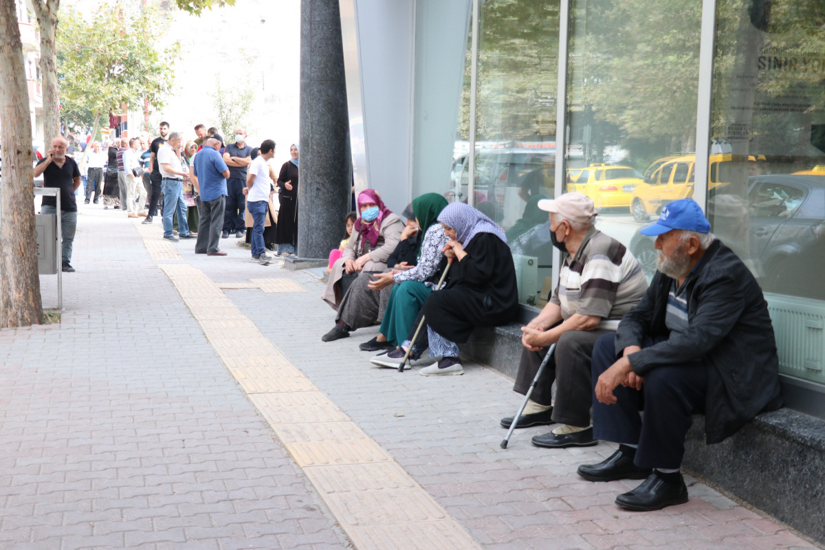 Emekli Maaşlarına Zam Bekleyenlere Kötü Haber Maaşlar 8 Bin Liraya Kadar Düşebilir (2)-1