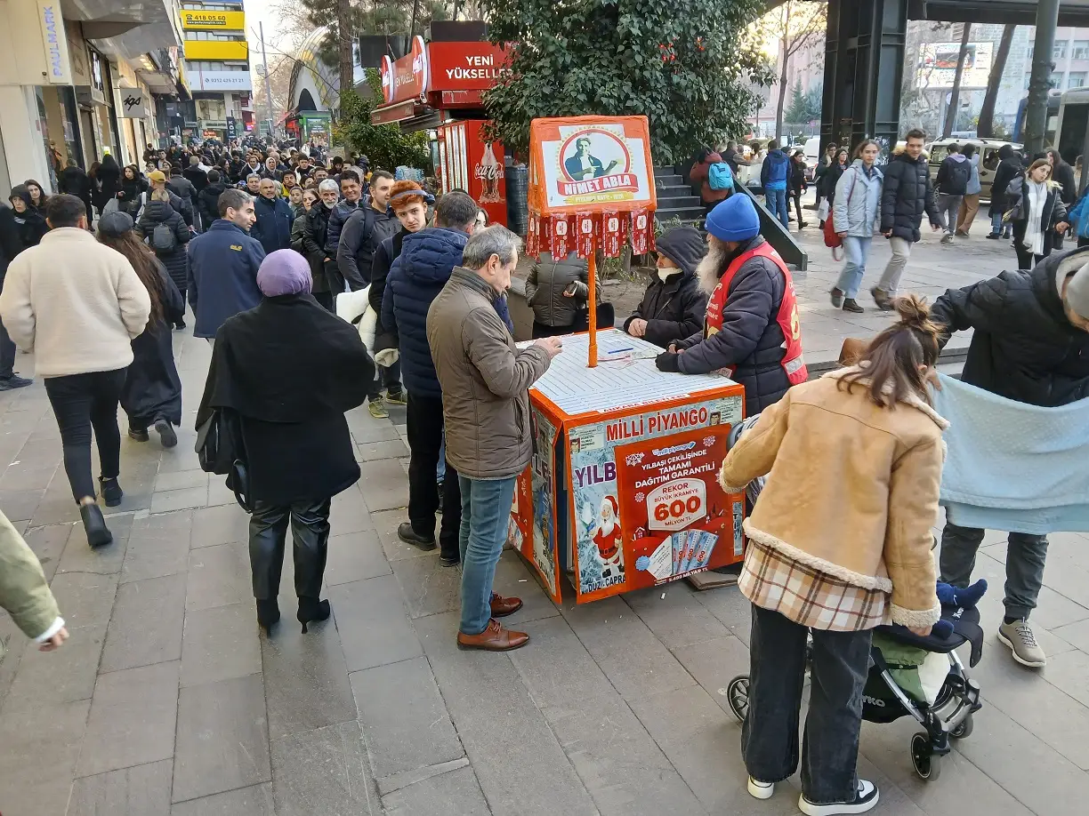 Kızılay Bakanlıklar Milli Piyango Bayii Yılbaşı