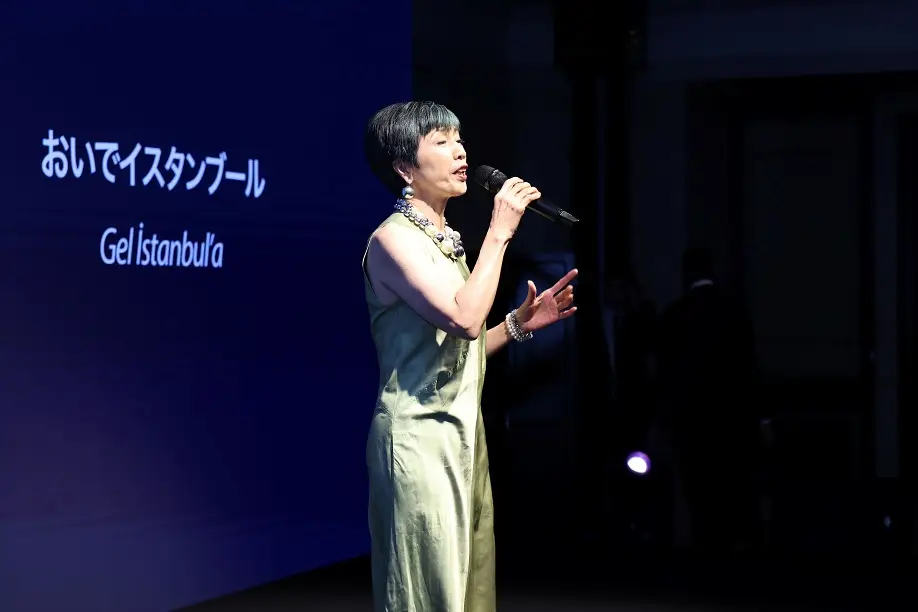 Ana All Nippon Airways Mayo Shono Gala (4)