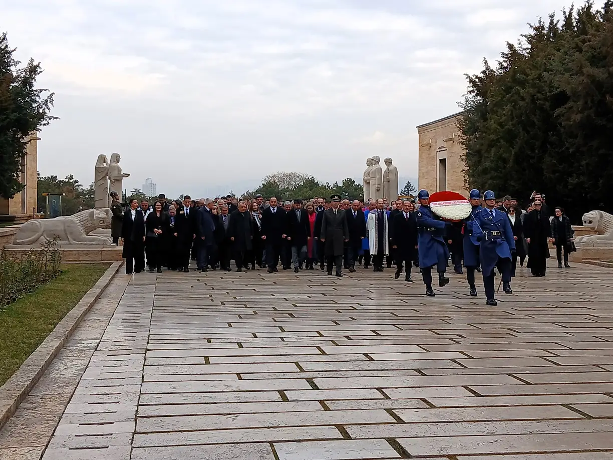 Thk Türk Hava Kurumu Anıtkabir Çelenk Kemal Yurtnaç 100 Yıl (5)