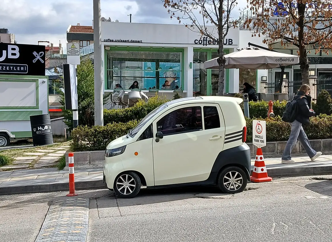 Elektrikli Mini Otomobil