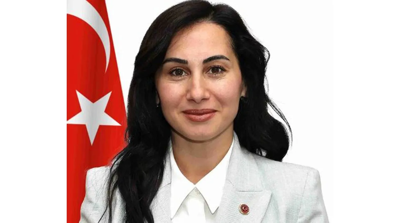 Özlem Vural Gürzel Kimdir-1