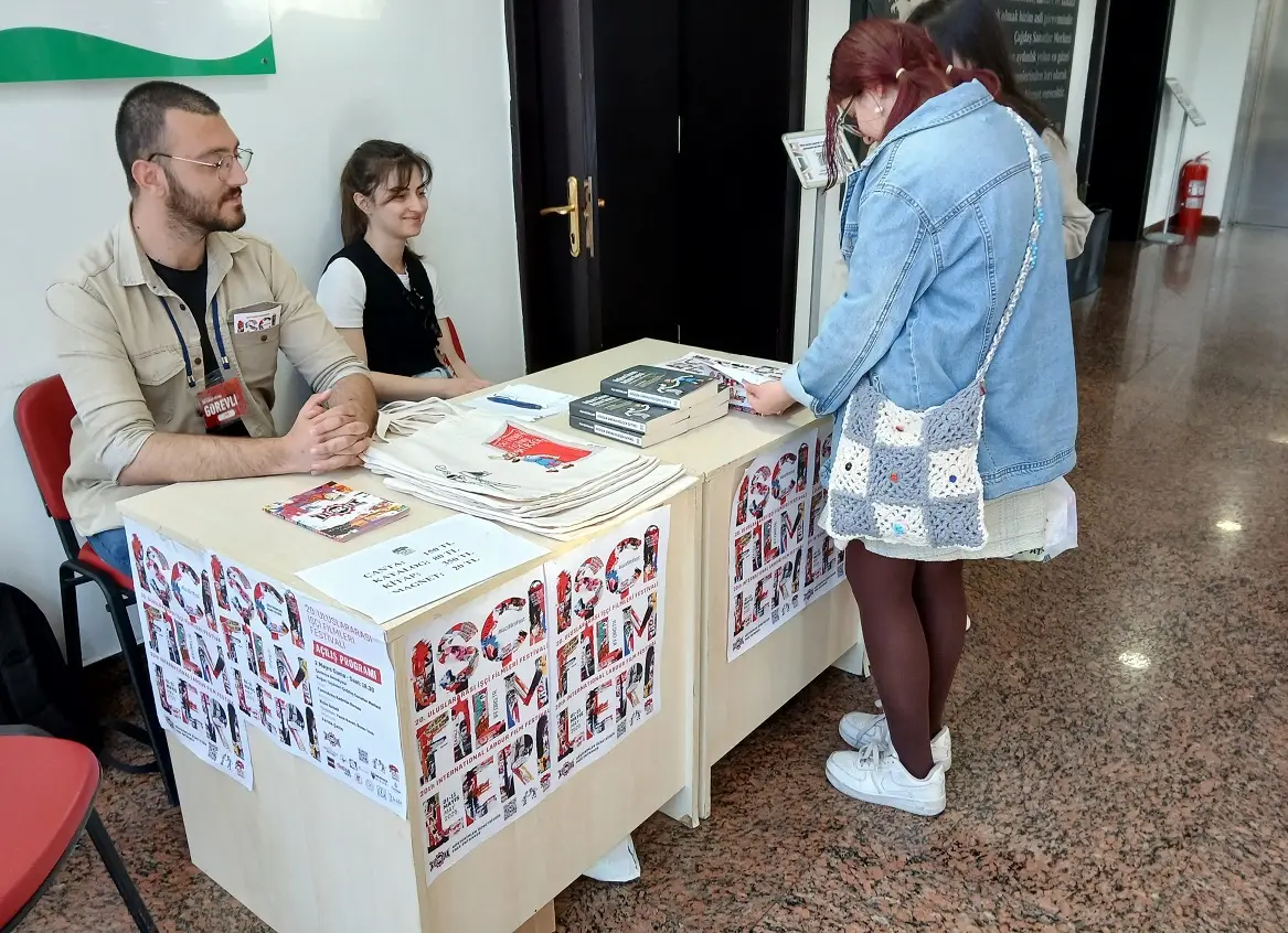 Işçi Filmleri Festivali Çsm Çağdaş Sanatlar Merkezi Gösterim Cem Bolatcan