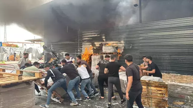 Mersin De Fabrika Yangini Yol Ulasima Kapatildi 18651103 3082 M