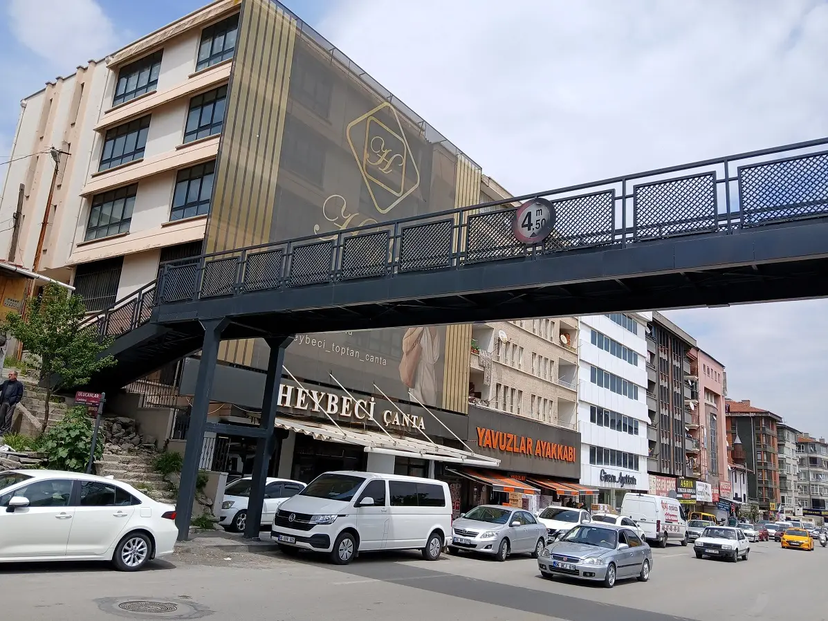 Ulucanlar Caddesi Cevizaltı Sokak Üst Geçit Cumhuriyet Ilkokulu (3)