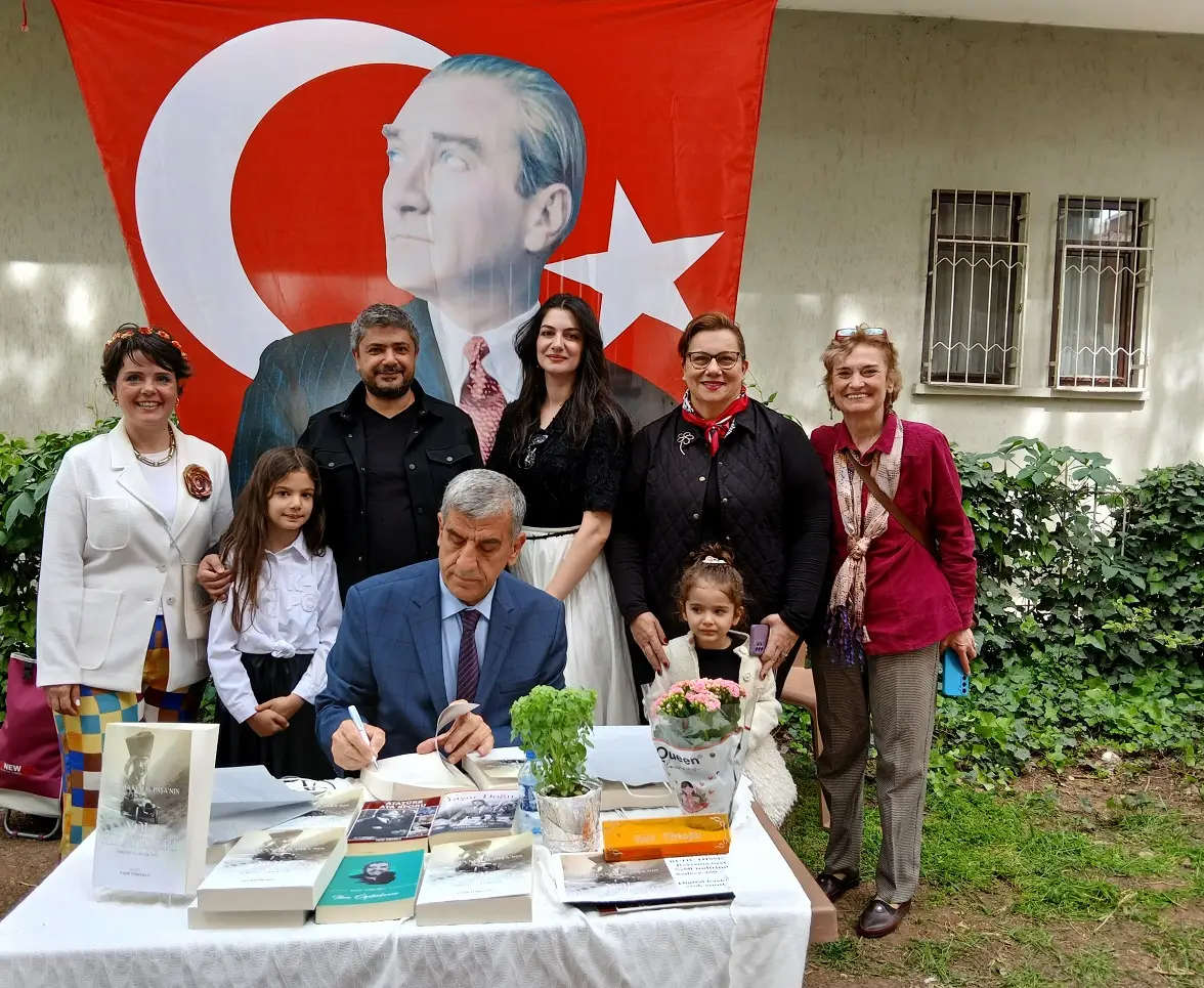 Yol Hikayeleri Kitabı 19 Mayıs Yazar Fatih Trkoğlu Kermes Mebusevleri Ören Sokak