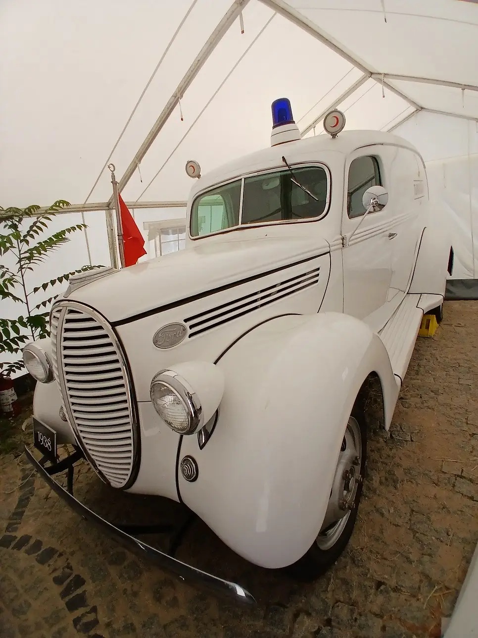 Kızılay Ford Truck Ambulans Nostaljik Sağlık Renda Köşkü (2)-1