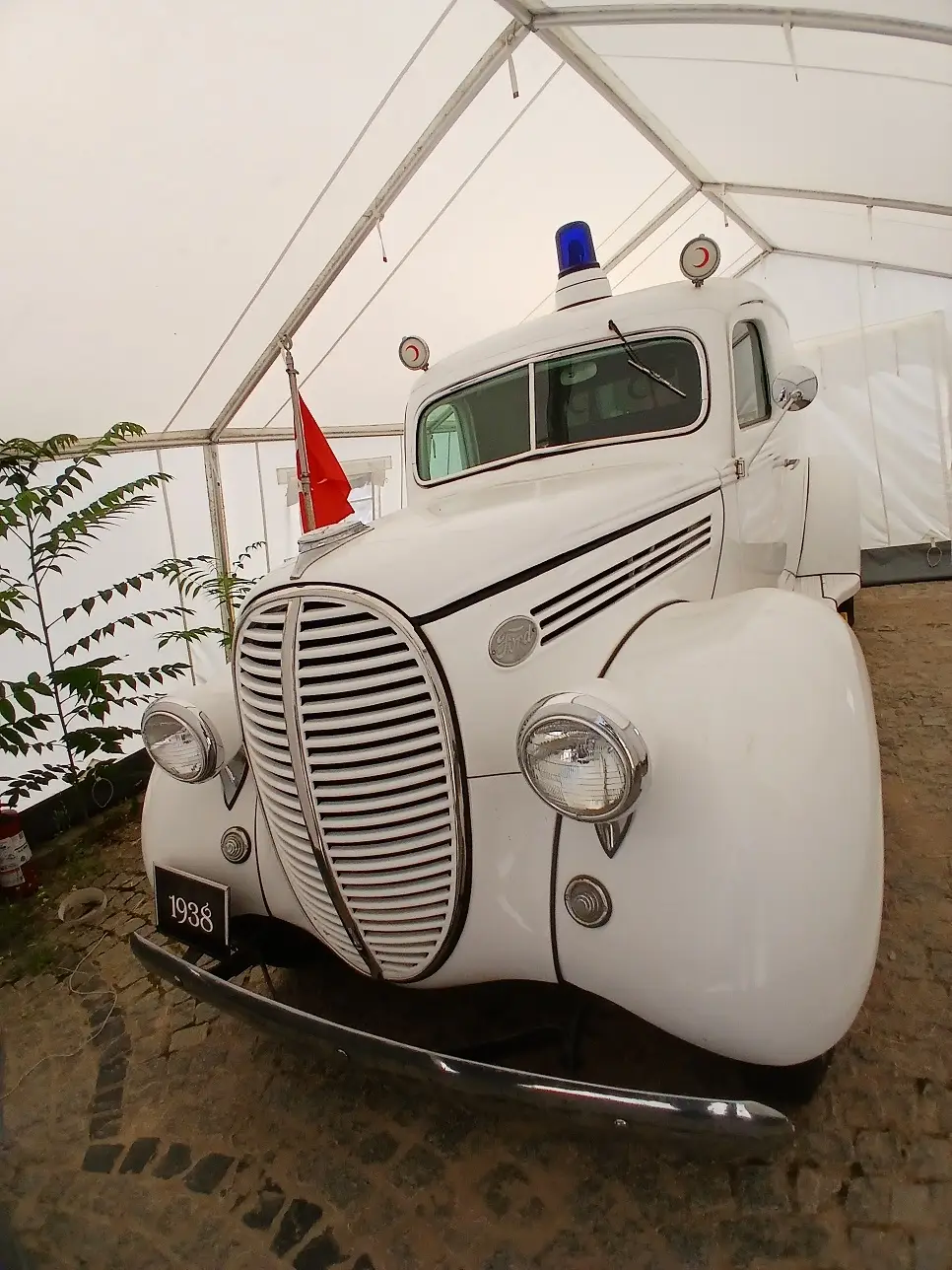 Kızılay Ford Truck Ambulans Nostaljik Sağlık Renda Köşkü (3)-1