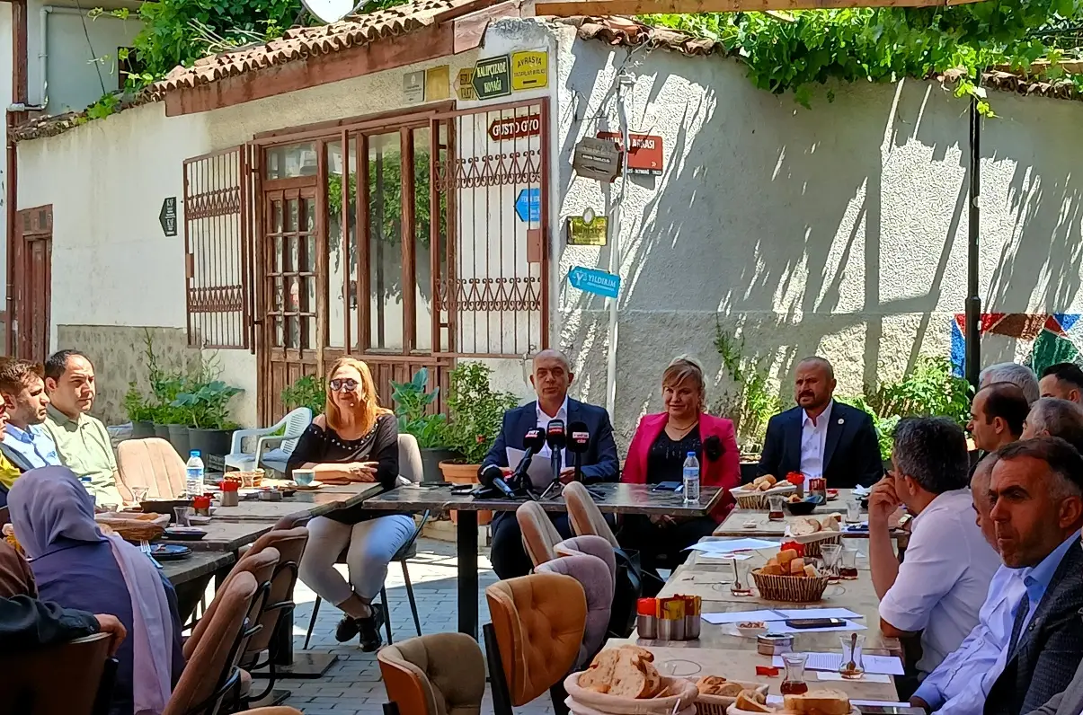 Medya Kültür Sanat Ve Turizm Buluşmaları Neşe Çay Evi Ibrahim Gö (3)