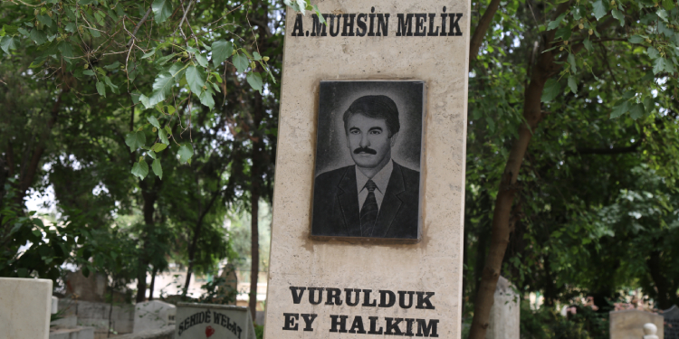 Muhsin Melik Kimdir
