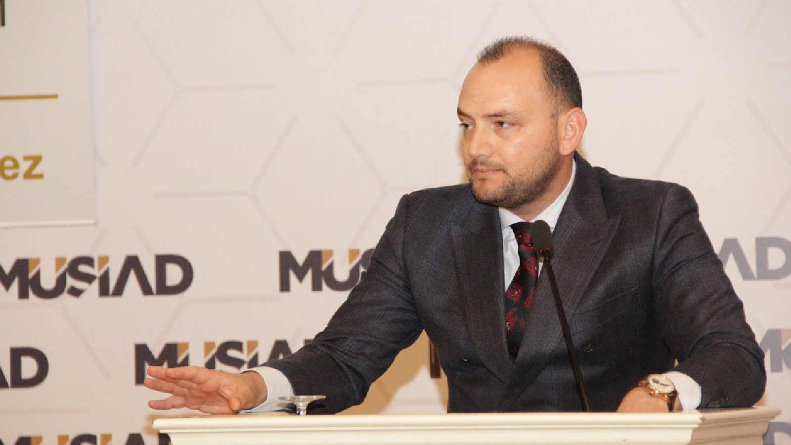 Burhan Özdemir Kimdir