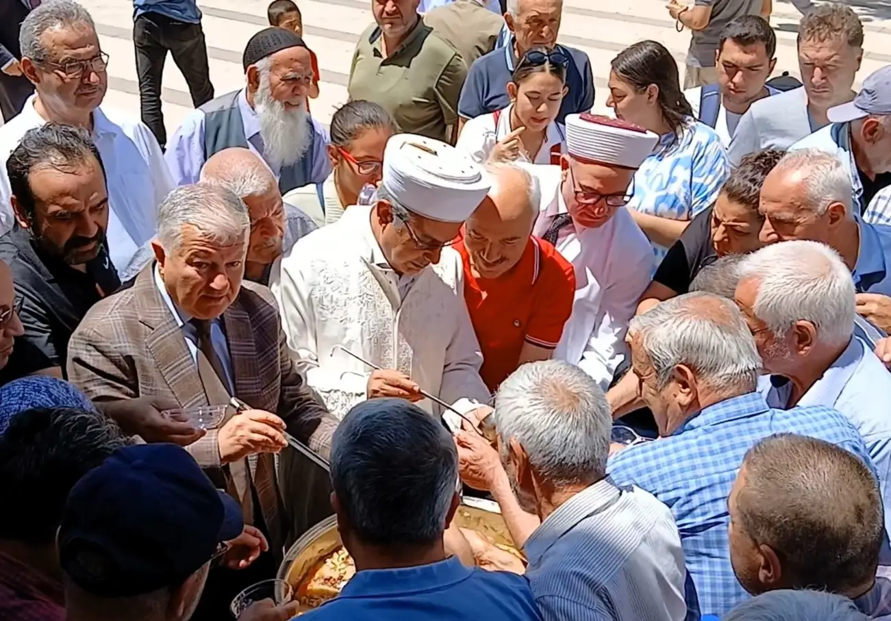 Çankaya Kaymakam Murat Duru Müftü Mustafa Baytar Maltepe Cami Aşure (1)