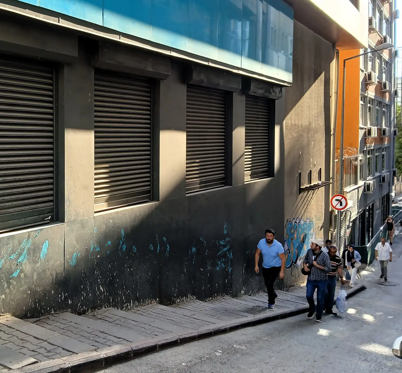 Düttürü Dünya Sinema Filmi Pavyon Dütdüt Mehmet Çankırı Caddesi Soğukkuyu Kemal Sunal (3)