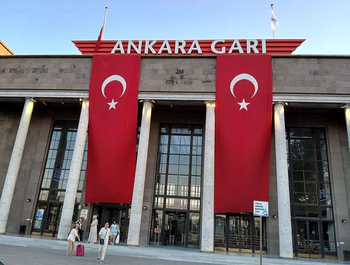 Tarihi Ankara Tren Garı Büfe Hasır Şapka Yazlık Seyahat (7)