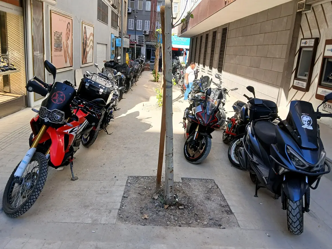 Anafartalar Caddesi Konya Sokak Ara Sokak Motosiklet Otopark Esnaf (1)