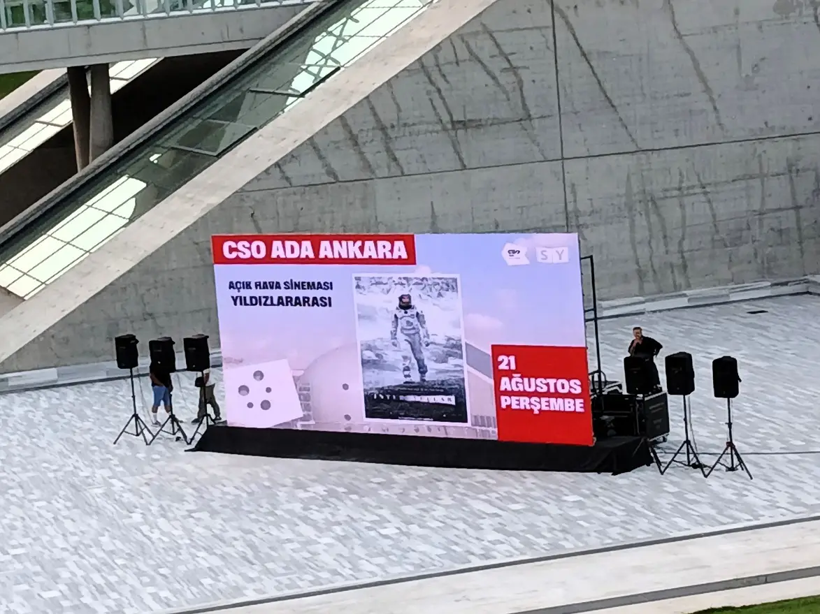 Ben Efsaneyim I Am Legend Açık Hava Sinema Film Cso Ada Ankara Bahçesi Çim Alan (2)