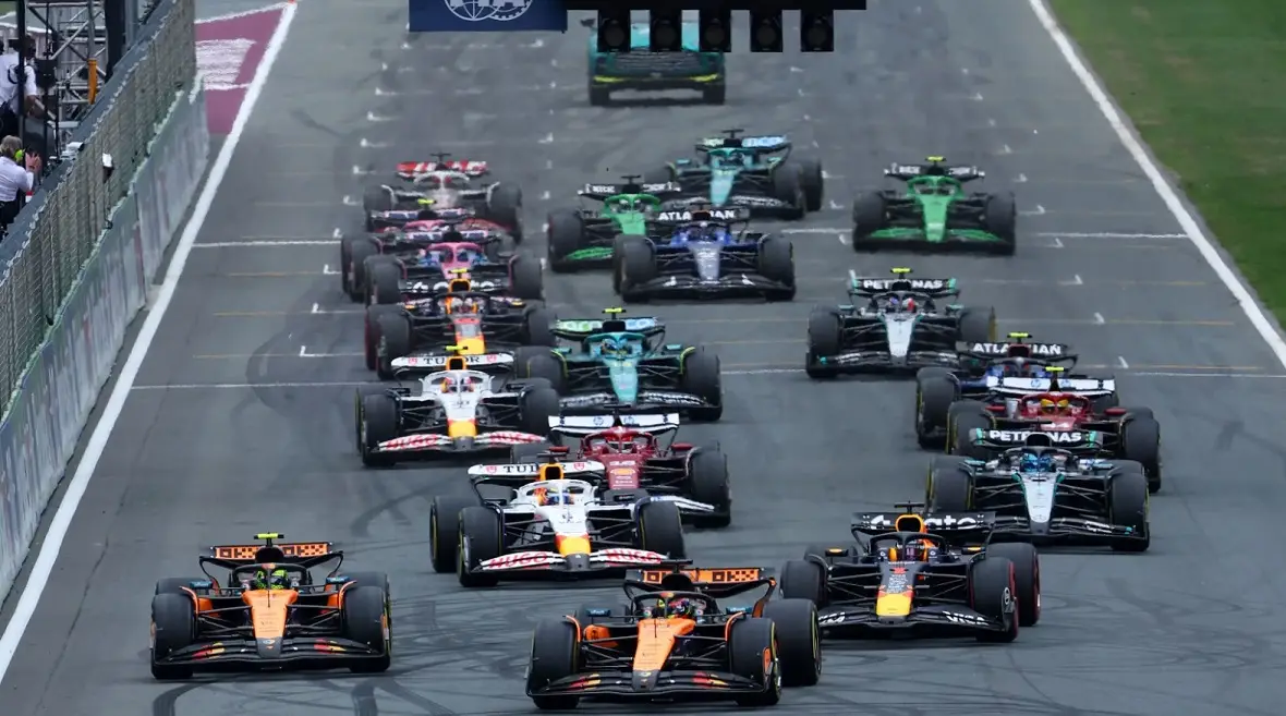 F1 Hollanda Grand Prix Oscar Piastri Mclaren Yarış-3