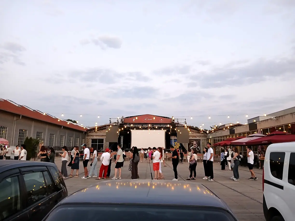 Karanlık Yollarda Film Cermodern Açık Hava Sinema Keyfi (1)