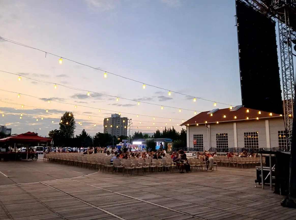 Karanlık Yollarda Film Cermodern Açık Hava Sinema Keyfi (4)