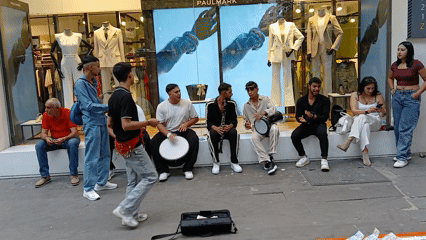 Sokak sanatçıları Kızılay’da müzik ziyafeti sundu