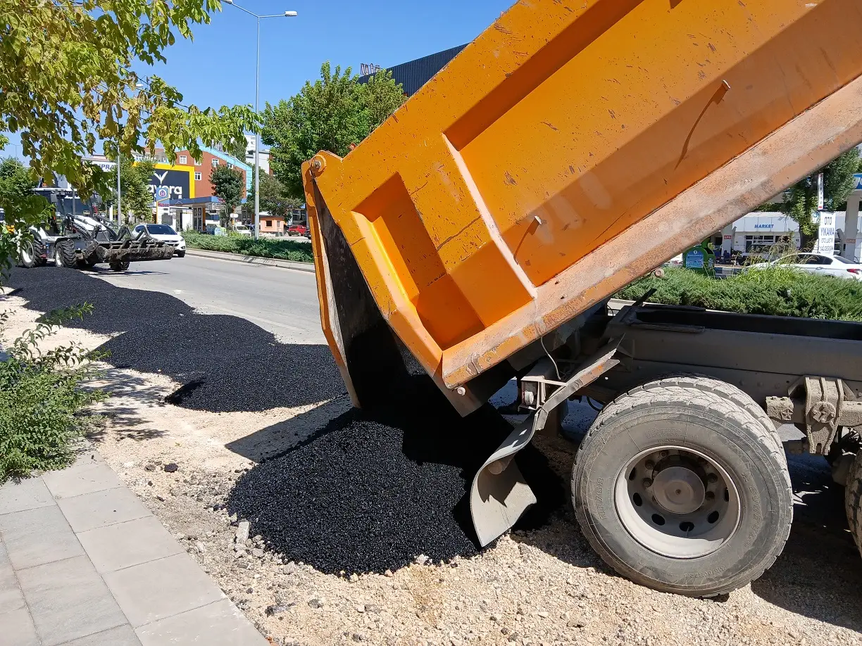 Mamak Plevne Caddesi Ankara Büyükşehir Belediyesi Asfalt Ekibi (1)