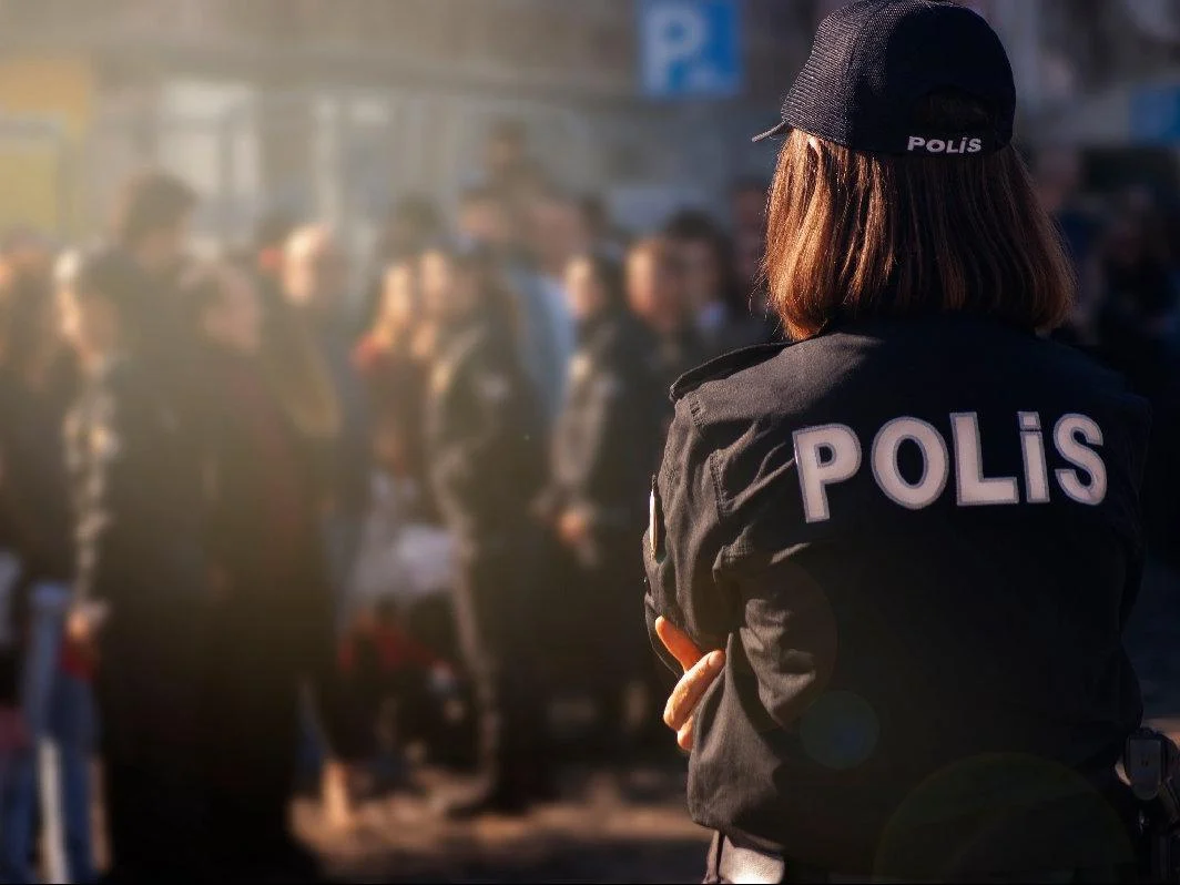 Polıs-3