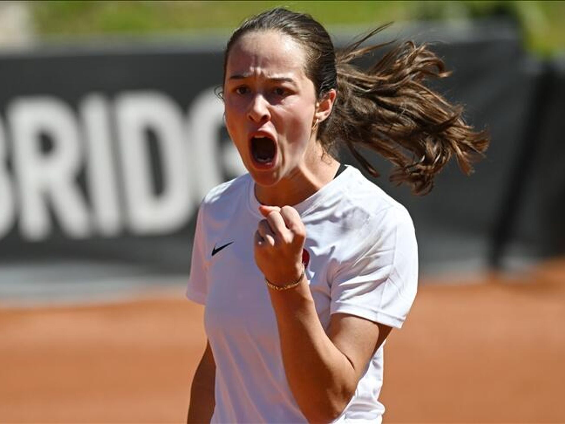 Zeynep Sönmez Kimdir (2)-1