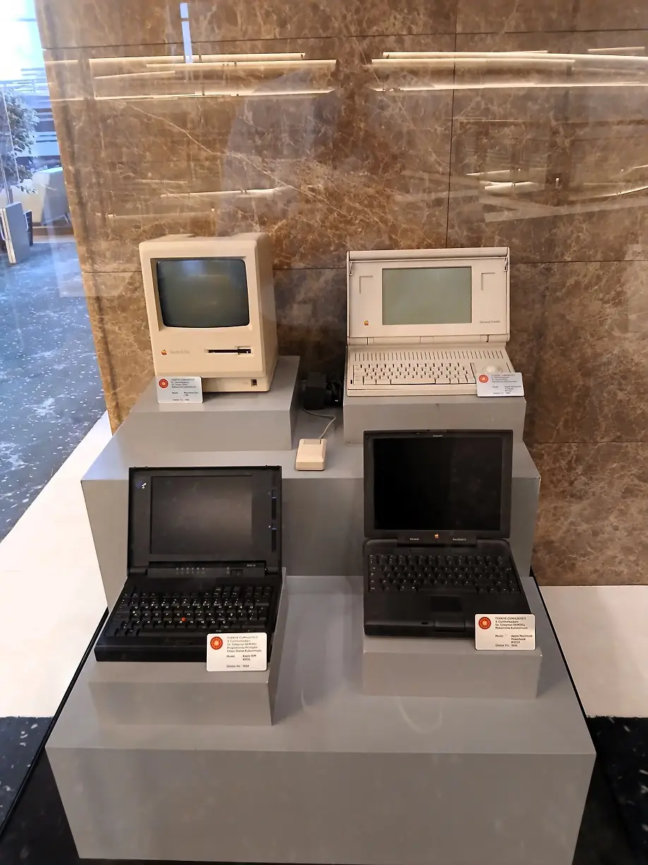 Apple Macintosh Bilgisayar Cumhurbaşkanı Süleyman Demirel Turgut Özal (1)