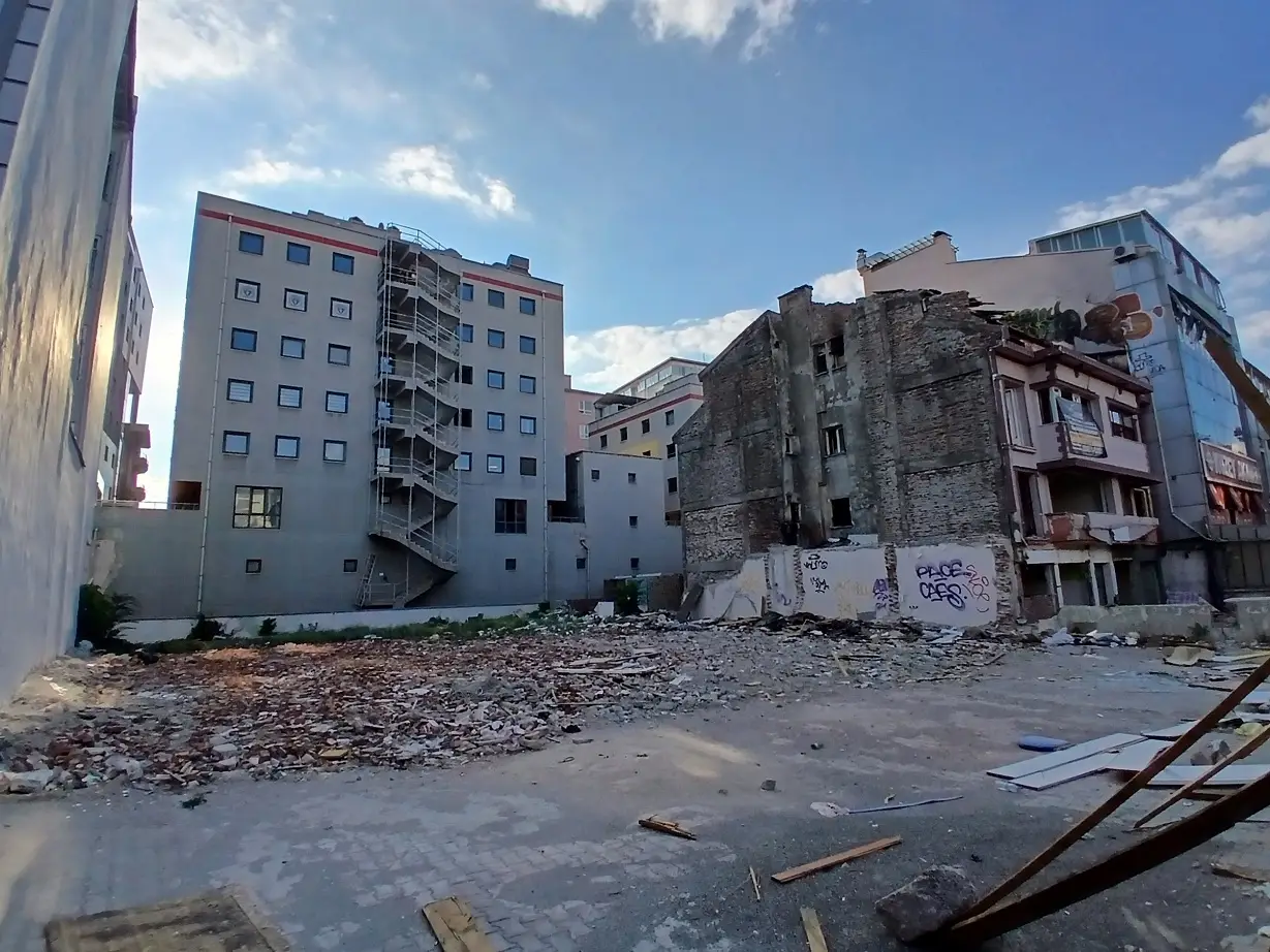 Çankaya Meşrutiyet Mahallesi Karanfil Sokak Yıkım Ve Hafriyat Inşaat (2)