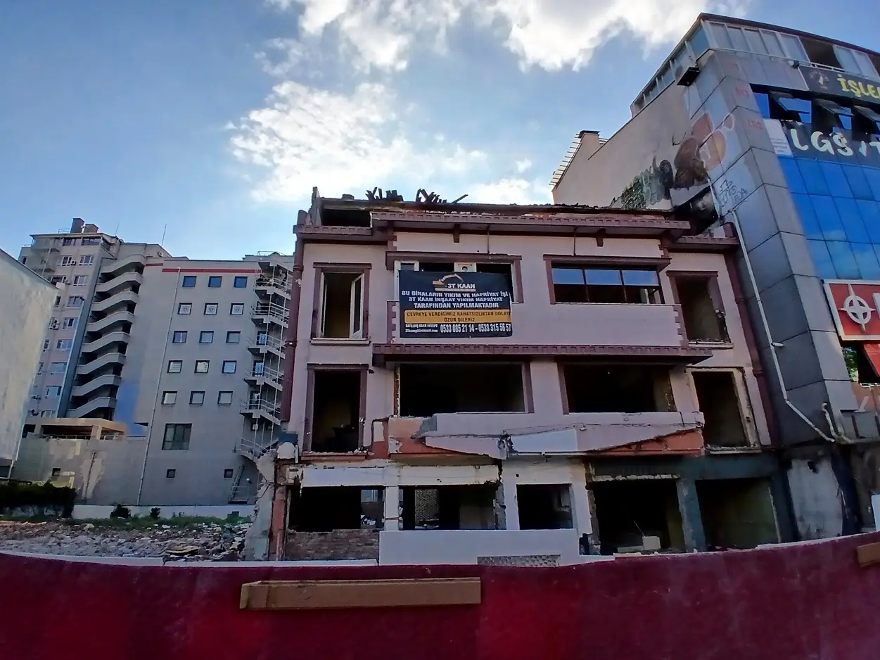Çankaya Meşrutiyet Mahallesi Karanfil Sokak Yıkım Ve Hafriyat Inşaat (3)
