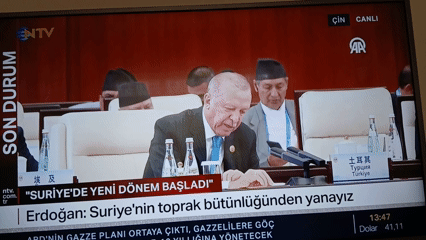 Cumhurbaşkanı Erdoğan konuşurken o şahsın yaptıkları “Pes” dedirtti