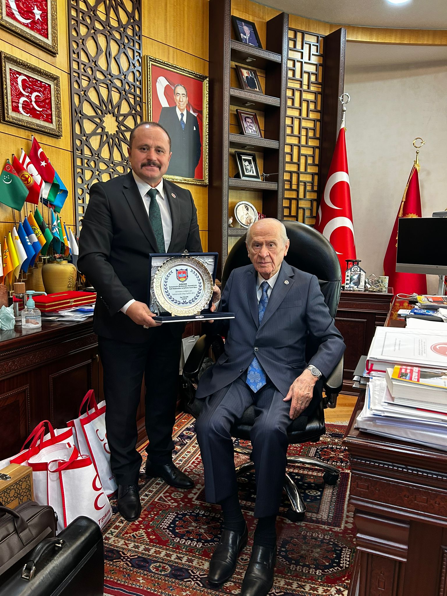 Isa Yalçın Devlet Bahçeli (2)