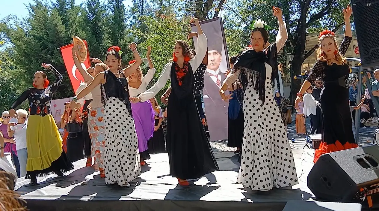 Jinekolojik Kanserler Farkındalık Günü Kuğulupark Akademi Flemenko Dans Grubu-1