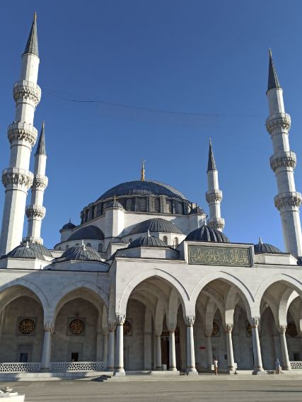 M E L İ K E H A T U N