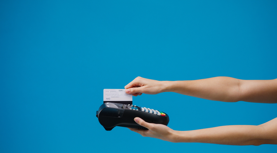 Bakanlık açıklamasına göre, tüketici kredileri ve kredi kartlarındaki yapılandırma adımları masaya yatırıldı.
Bankaların bireysel kredi kartı ve ihtiyaç kredisi borcu olanlar için uyguladığı 48 ay vadeli, yüzde 3,11 faiz oranlı yapılandırma programının sonuçları değerlendirildi.